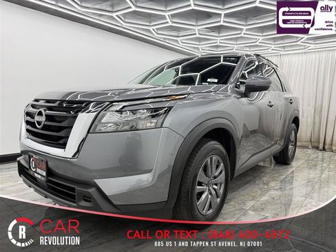 Used 2025 Nissan Pathfinder SV AWD/4WD image 3