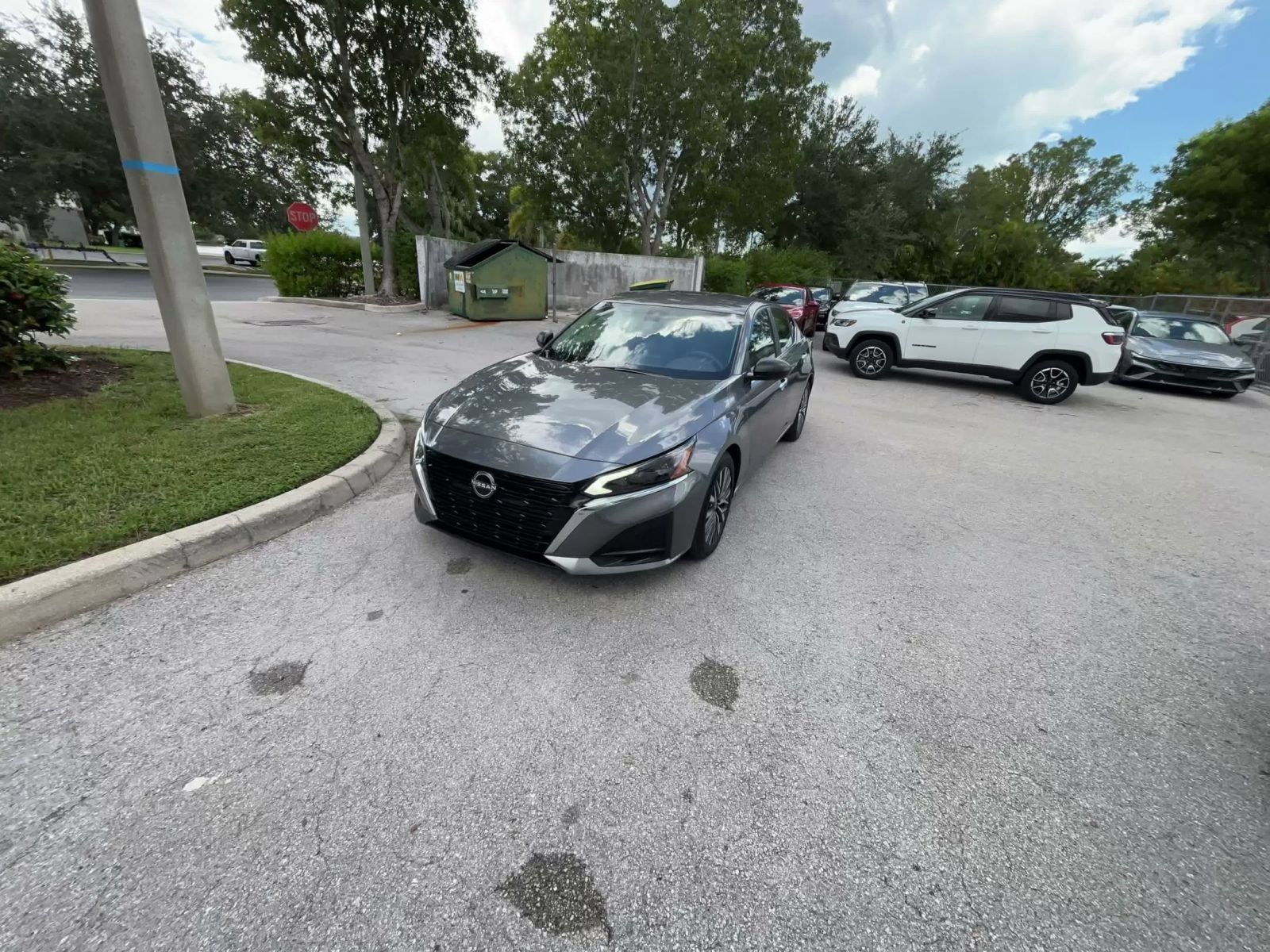 Used 2025 Nissan Altima 2.5 SV FWD image 6