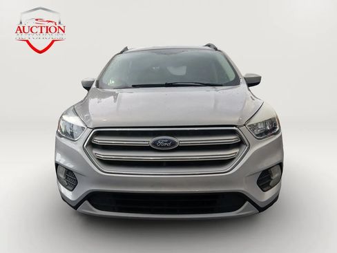Used 2018 Ford Escape SE w/ SE Sync 3 Package FWD image 2