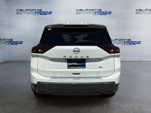 Used 2025 Nissan Rogue SL w/ Tech Package FWD image 6