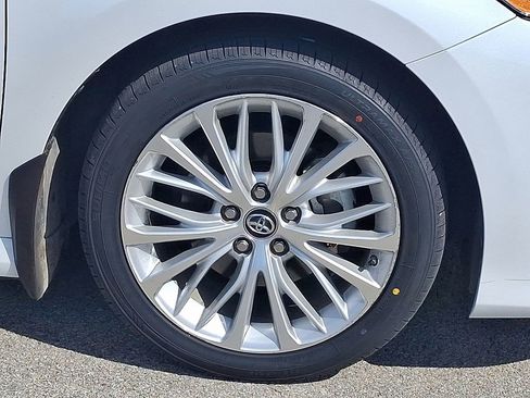 Used 2018 Toyota Camry XLE FWD image 8