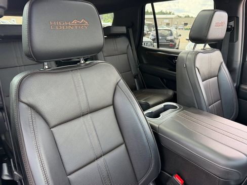 Used 2025 Chevrolet Tahoe High Country AWD/4WD image 12