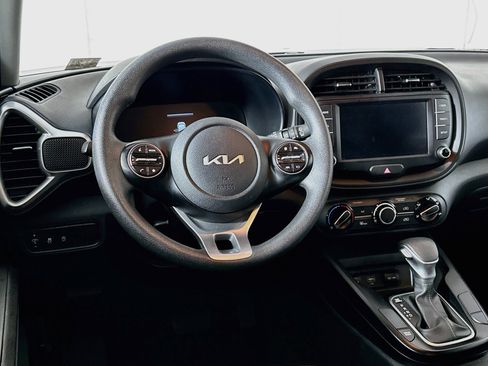 Used 2025 Kia Soul LX w/ LX Technology Package FWD image 18
