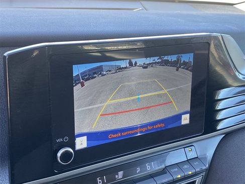 Used 2025 Toyota Camry LE image 10