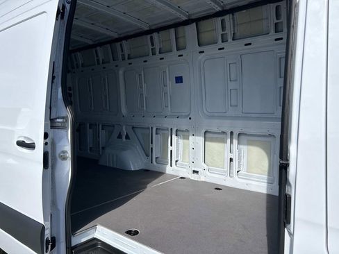 Used 2025 Mercedes-Benz Sprinter 2500 image 18