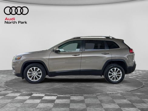 Used 2019 Jeep Cherokee Latitude w/ Popular Appearance Group FWD image 2