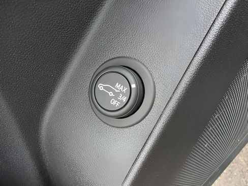 Used 2024 Chevrolet Equinox LT AWD/4WD image 19