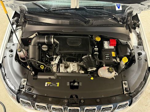 Used 2025 Jeep Compass Limited image 30