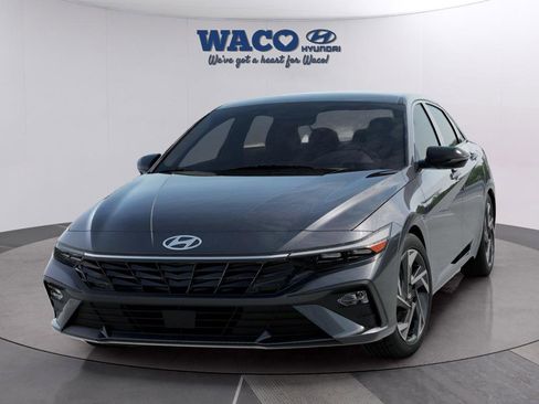 Used 2025 Hyundai Elantra Sport image 6