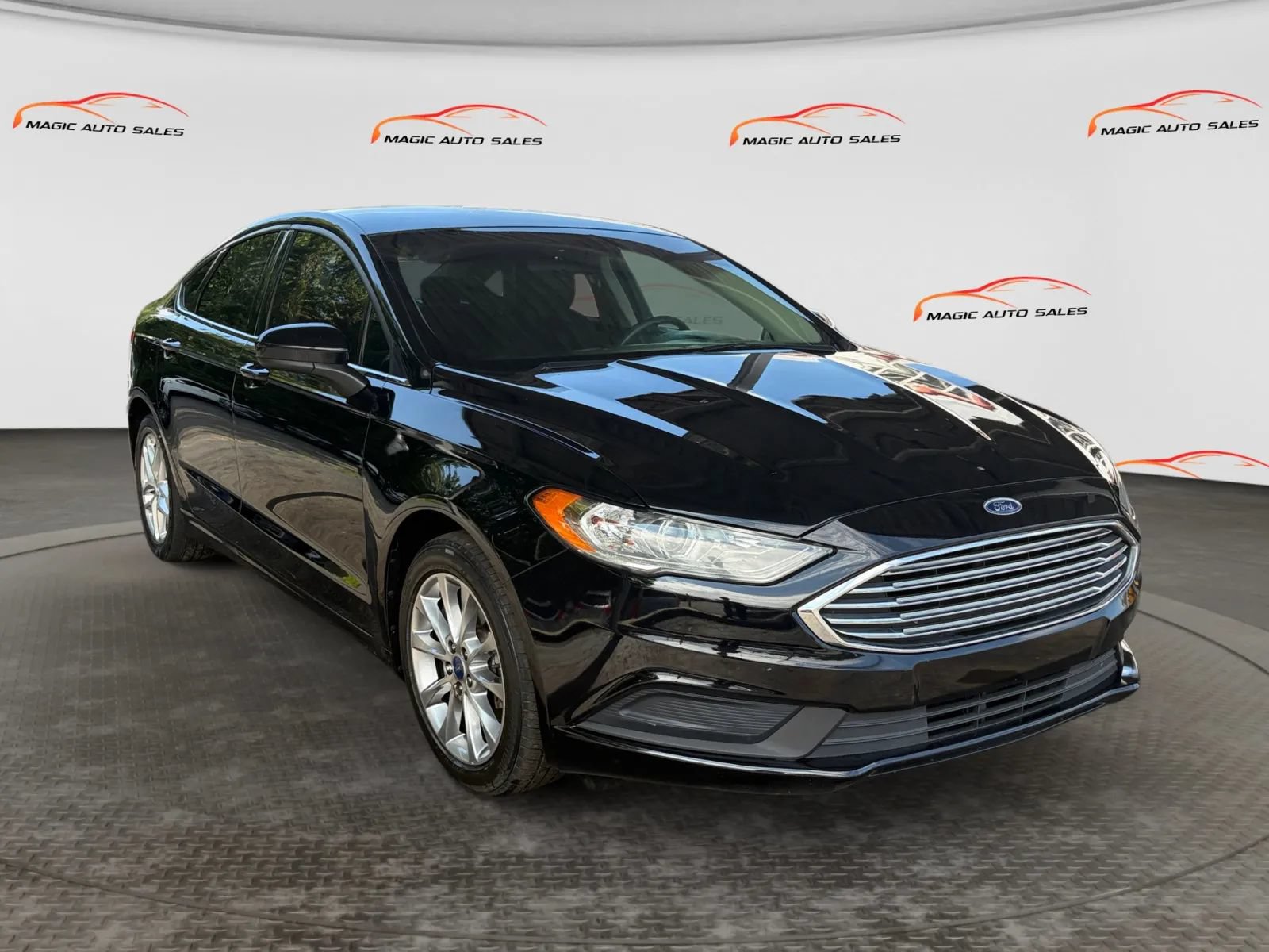 Used 2017 Ford Fusion SE w/ Fusion SE Technology Package FWD image 5