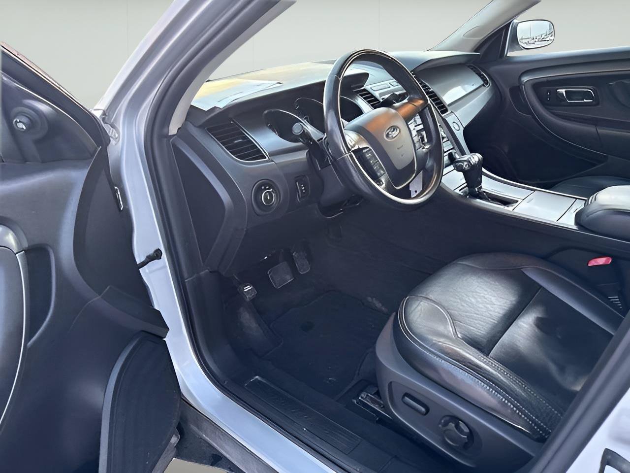 Used 2010 Ford Taurus SEL FWD image 15