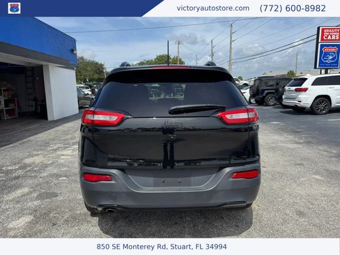 Used 2018 Jeep Cherokee Latitude w/ Altitude Package AWD/4WD image 8