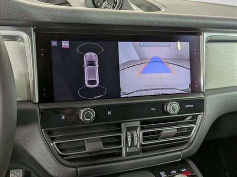 Certified 2025 Porsche Macan image 20