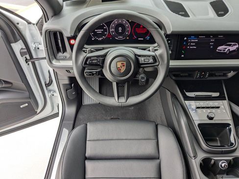 Certified 2025 Porsche Cayenne image 16
