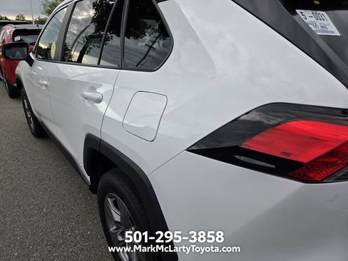 Used 2022 Toyota RAV4 LE AWD/4WD image 8