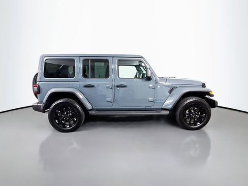 Used 2025 Jeep Wrangler Unlimited Sahara AWD/4WD image 8