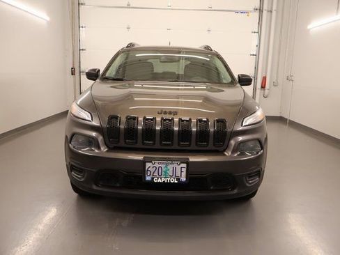 Used 2016 Jeep Cherokee Sport AWD/4WD image 6