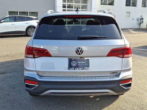 Certified 2023 Volkswagen Taos SE image 9