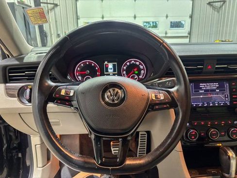 Used 2020 Volkswagen Passat 2.0T SEL image 13