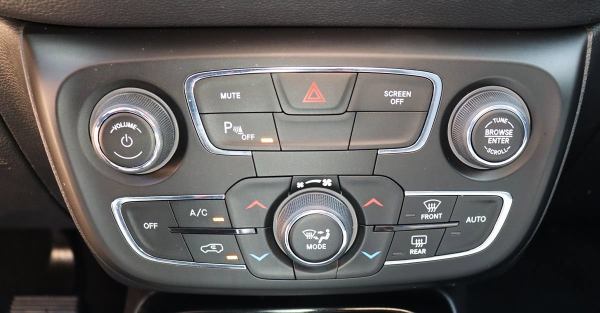 Used 2020 Jeep Compass Latitude FWD image 45