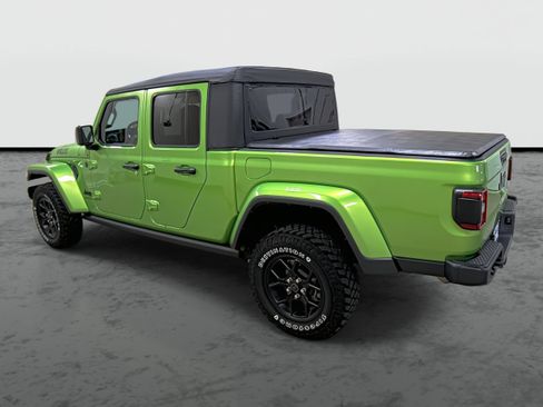 Used 2025 Jeep Gladiator Sport AWD/4WD image 2