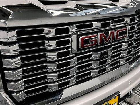 Used 2024 GMC Sierra 3500 Denali w/ Denali Reserve Package AWD/4WD image 35