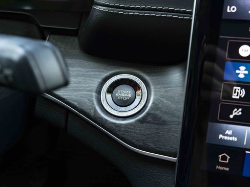 Used 2022 Jeep Grand Cherokee Limited RWD image 25