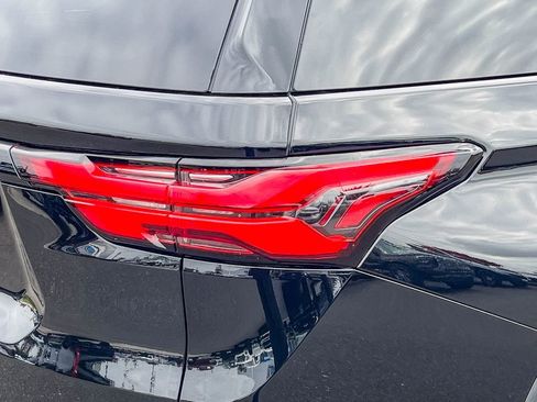Used 2022 Chevrolet Traverse LT w/ LPO, Floor Liner Package image 8