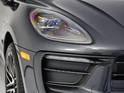 New 2026 Porsche Macan image 17