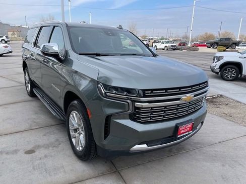 Used 2023 Chevrolet Suburban Premier image 7