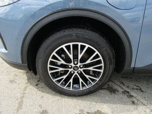 Used 2025 Ford Escape SE w/ PHEV Premium Package FWD image 9