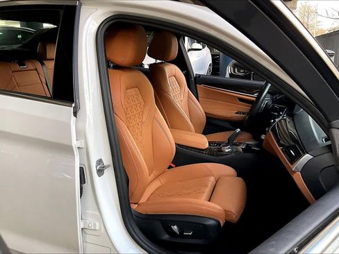 Used 2023 BMW 540i w/ Premium Package image 8