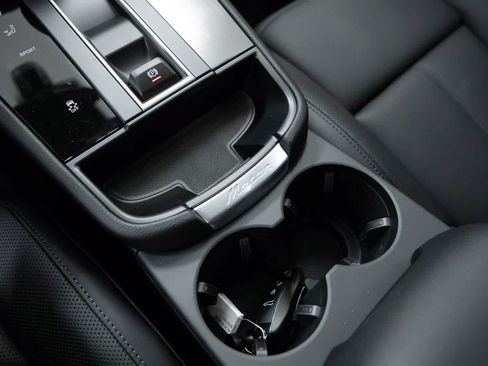 Certified 2026 Porsche Macan AWD/4WD image 33