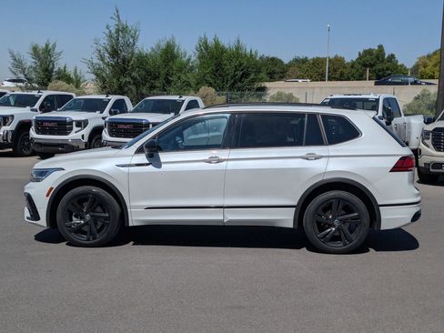 Used 2023 Volkswagen Tiguan SE R-Line AWD/4WD image 3