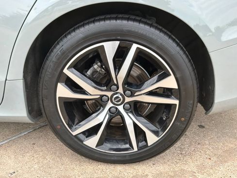 Used 2025 Volvo S60 B5 Core AWD/4WD image 9