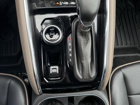 Used 2025 GMC Canyon Denali image 24