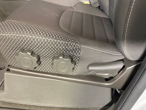 Used 2018 Nissan Frontier PRO-4X AWD/4WD image 26