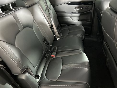 Used 2024 Honda Pilot Touring image 25