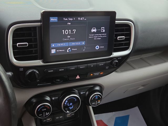 Certified 2022 Hyundai Venue SEL FWD image 10