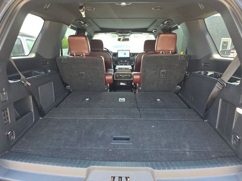 Used 2024 Ford Expedition Limited AWD/4WD image 6