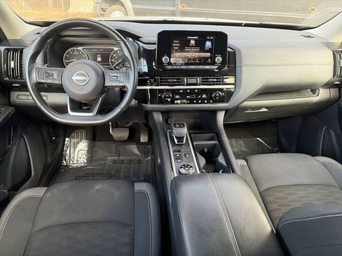 Certified 2025 Nissan Pathfinder SV image 12