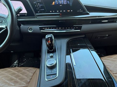 Certified 2022 Cadillac Escalade Premium Luxury w/ Performance Package AWD/4WD image 3
