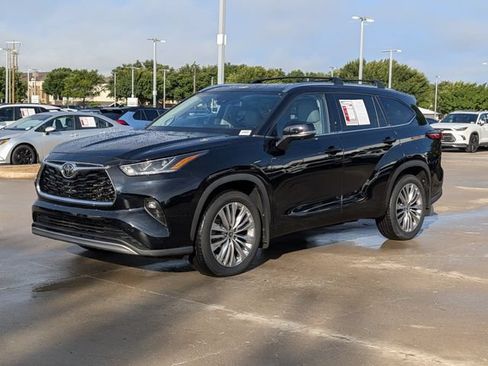 Used 2023 Toyota Highlander Platinum FWD image 9