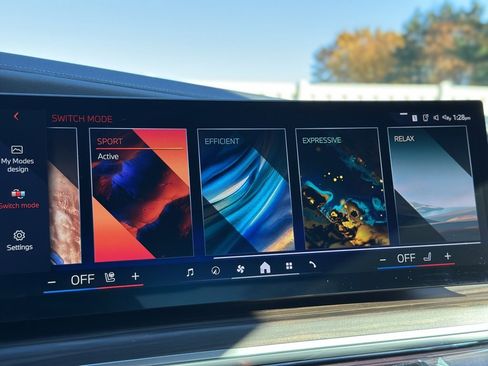 Used 2025 BMW 740i xDrive w/ Executive Package image 46