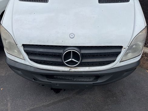 Used 2011 Mercedes-Benz Sprinter 2500 image 4