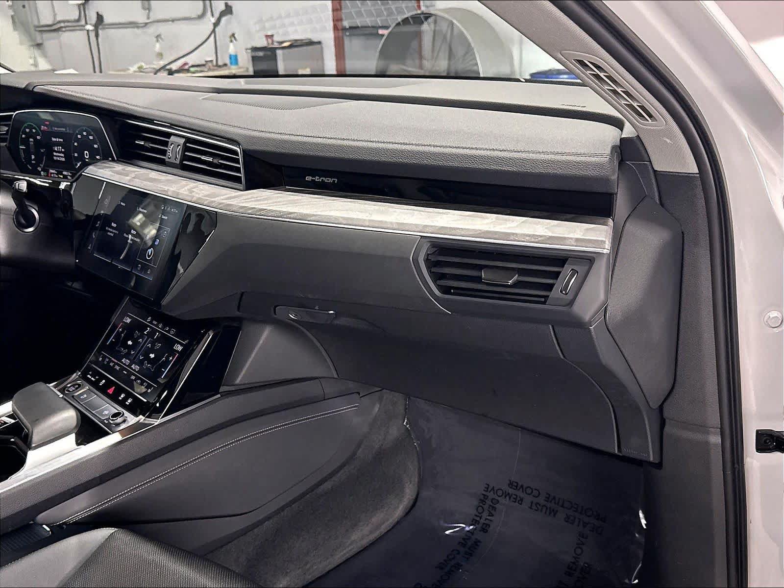 Used 2024 Audi Q8 e-tron Premium Plus AWD/4WD image 17