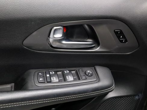 Used 2025 Chrysler Pacifica Select FWD image 24