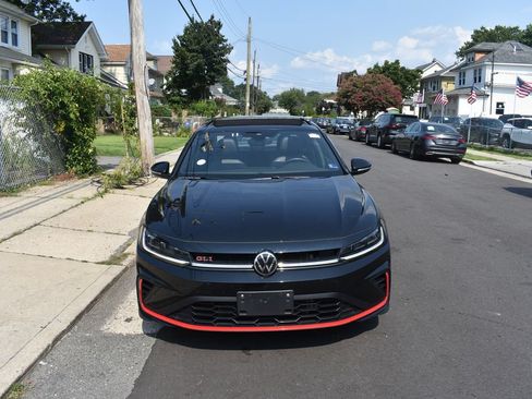 Used 2025 Volkswagen Jetta GLI Autobahn FWD image 3