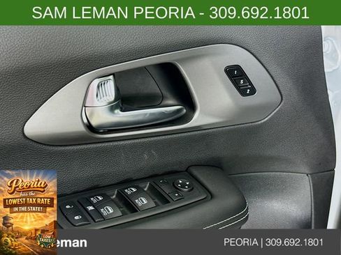 New 2026 Chrysler Pacifica Select image 18