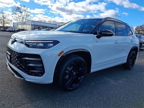 New 2026 Volkswagen Tiguan SE R-Line image 2